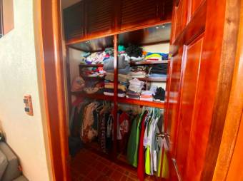 Se vende espaciosa casa de 2 plantas en Guadalupe San José 25-648 Se vende espaciosa casa de 2 plantas en Guadalupe San José 25-648