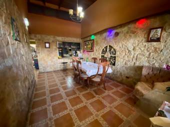 Se vende espaciosa casa de 2 plantas en Guadalupe San José 25-648 Se vende espaciosa casa de 2 plantas en Guadalupe San José 25-648