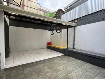 Se vende espaciosa casa de 2 plantas en Ipis San José 25-1741