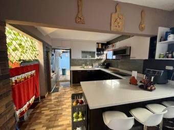 Se vende espaciosa casa con patio y terraza en Ipis San José 25-588 Se vende espaciosa casa con patio y terraza en Ipis San José 25-588