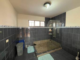 Se vende espaciosa casa con patio y terraza en Ipis San José 25-588 Se vende espaciosa casa con patio y terraza en Ipis San José 25-588