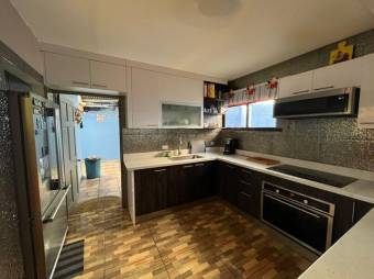 Se vende espaciosa casa con patio y terraza en Ipis San José 25-588 Se vende espaciosa casa con patio y terraza en Ipis San José 25-588