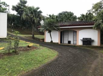 Se vende espaciosa casa con patio en Grecia Alajuela 25-518 Se vende espaciosa casa con patio en Grecia Alajuela 25-518
