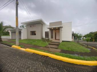 Se vende espaciosa casa con patio en Grecia Alajuela 25-518 Se vende espaciosa casa con patio en Grecia Alajuela 25-518