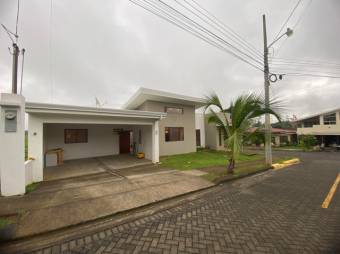 Se vende espaciosa casa con patio en Grecia Alajuela 25-518 Se vende espaciosa casa con patio en Grecia Alajuela 25-518