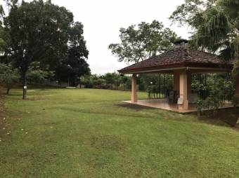 Se vende espaciosa casa con patio en Grecia Alajuela 25-518 Se vende espaciosa casa con patio en Grecia Alajuela 25-518