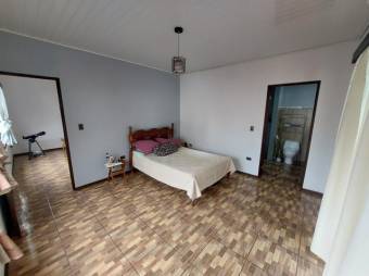 Se vende espaciosa casa con patio y terraza en Grecia Alajuela 25-279 Se vende espaciosa casa con patio y terraza en Grecia Alajuela 25-279