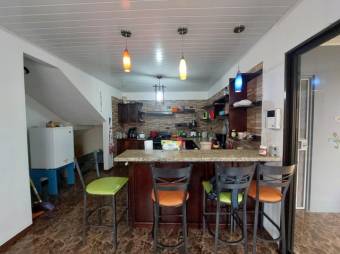 Se vende espaciosa casa con patio y terraza en Grecia Alajuela 25-279 Se vende espaciosa casa con patio y terraza en Grecia Alajuela 25-279