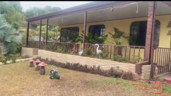 Se vende casa con lote de 1400m2 en Tacares de Grecia 25-1550