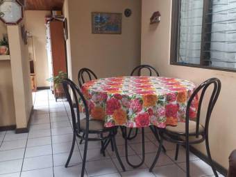 Se vende espaciosa casa con patio en Heredia Centro 24-736 Se vende espaciosa casa con patio en Heredia Centro 24-736