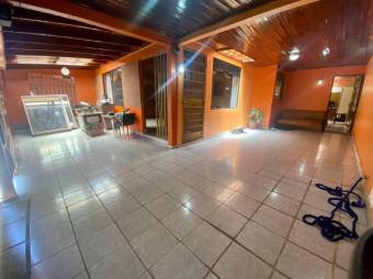 Se vende espaciosa casa con patio en Heredia Centro 25-455 Se vende espaciosa casa con patio en Heredia Centro 25-455