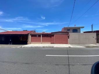 Se vende espaciosa casa con patio en Heredia Centro 25-455 Se vende espaciosa casa con patio en Heredia Centro 25-455