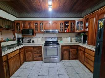 Se vende espaciosa casa con patio en San Francisco Heredia 24-582 Se vende espaciosa casa con patio en San Francisco Heredia 24-582