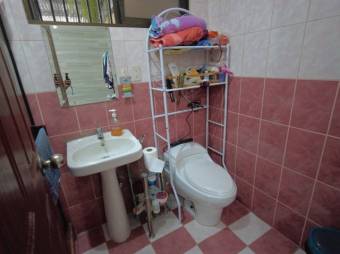 Se vende casa con 2 apartamentos para inversión en Santo Tomas Heredia 23-2209 Se vende casa con 2 apartamentos para inversión en Santo Tomas Heredia 23-2209