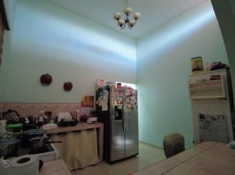 Se vende casa con 2 apartamentos para inversión en Santo Tomas Heredia 23-2209 Se vende casa con 2 apartamentos para inversión en Santo Tomas Heredia 23-2209