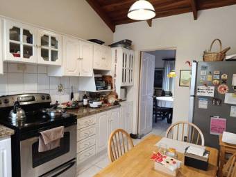 Se vende espaciosa casa con terraza en Mercedes San José 25-923 Se vende espaciosa casa con terraza en Mercedes San José 25-923