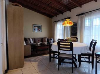 Se vende espaciosa casa con terraza en Mercedes San José 25-923 Se vende espaciosa casa con terraza en Mercedes San José 25-923