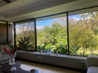 Se alquila moderna casa con jardin en La Garita a