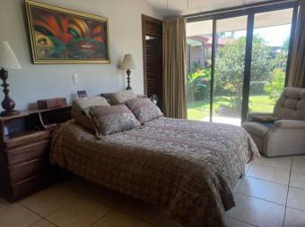 Se alquila moderna casa con jardin en La Garita a