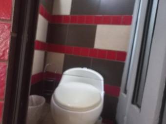 Se alquila moderna casa con jardin en La Garita a