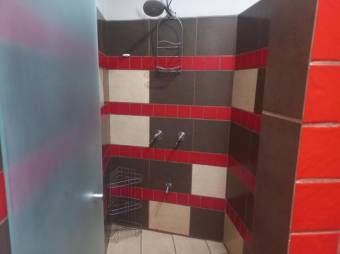 Se alquila moderna casa con jardin en La Garita a