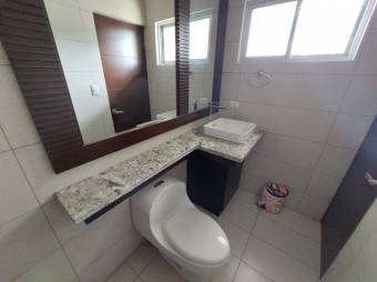 Se alquila lujosa casa en condominio de San Rafael Alajuela 26-50