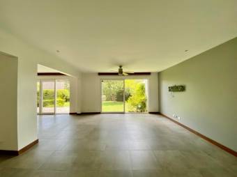 Se alquila moderna casa en condominio de San Rafael Escazú 26-128