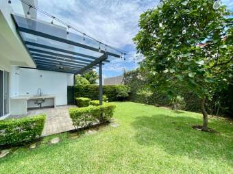 Se alquila moderna casa en condominio de San Rafael Escazú 26-128