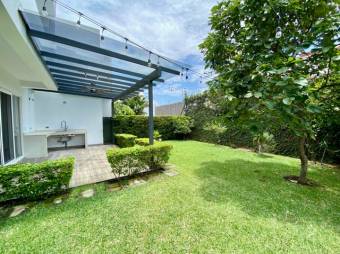 Se alquila moderna casa en condominio de San Rafael Escazú 26-128