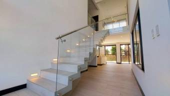 Se alquila lujosa casa con terraza en Grecia de Alajuela 25-1316