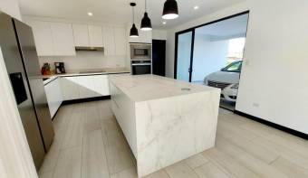 Se alquila lujosa casa con terraza en Grecia de Alajuela 25-1316