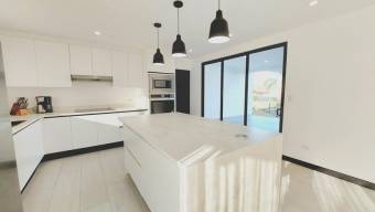 Se alquila lujosa casa con terraza en Grecia de Alajuela 25-1316