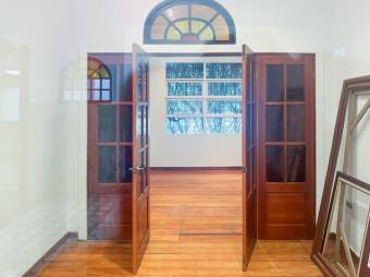 Se alquila espaciosa casa de 2 plantas en Carmen San José 25-1461