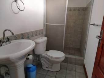 Se alquila espaciosa casa de 2 plantas en Carmen San José 25-1461