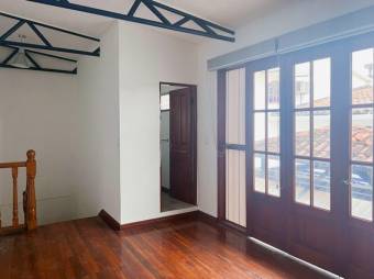 Se alquila espaciosa casa de 2 plantas en Carmen San José 25-1461