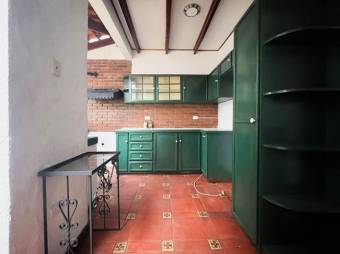 Se alquila espaciosa casa de 2 plantas en Carmen San José 25-1461