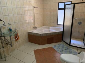 Se alquila moderna casa en condominio de San Ramon Alajuela 23-2847