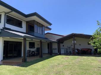 Se alquila moderna casa en condominio de San Ramon Alajuela 23-2847