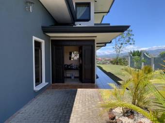 Se alquila moderna casa en condominio de San Ramon Alajuela 23-2847