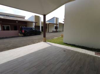 Se vende moderna casa con patio en San Rafael de Heredia 25 Se vende moderna casa con patio en San Rafael de Heredia 25