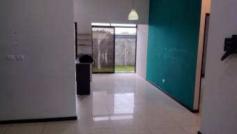 Se vende espaciosa casa en condominio de La Trinidad San José 26-352