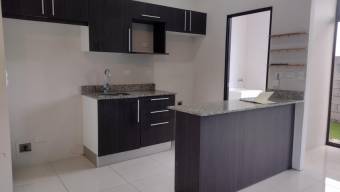 Se vende espaciosa casa en condominio de La Trinidad San José 26-352