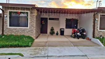 Se vende espaciosa casa en condominio de La Trinidad San José 26-352