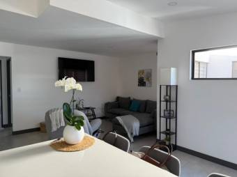 Se alquila moderno apartamento amoblado en San Francisco de Heredia 26-163