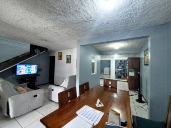 Se vende espaciosa casa de 2 plantas en Hatillo San José 25-1895