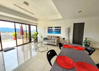 Se vende moderna casa de 2 plantas con terraza en Alajuela 26-142