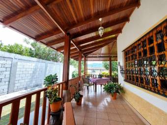 Se vende propiedad con casa y 2 apartamentos en Santa bárbara Heredia 24-1075 Se vende propiedad con casa y 2 apartamentos en Santa bárbara Heredia 24-1075