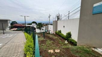 Se vende moderna casa con patio en condominio de San Antonio Escazú 25-1776 Se vende moderna casa con patio en condominio de San Antonio Escazú 25-1776