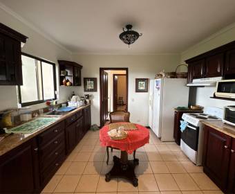 House for sale in Ciudad Hacienda Los Reyes, within the Las Vueltas condominium.