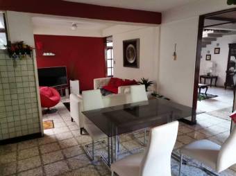 Se vende espaciosa casa con uso mixto en Alajuela Centro 25-624